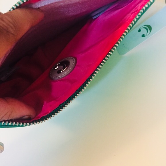 🥰 Charming Charlie wristlet super green Wristlet NWT - Picture 7 of 7